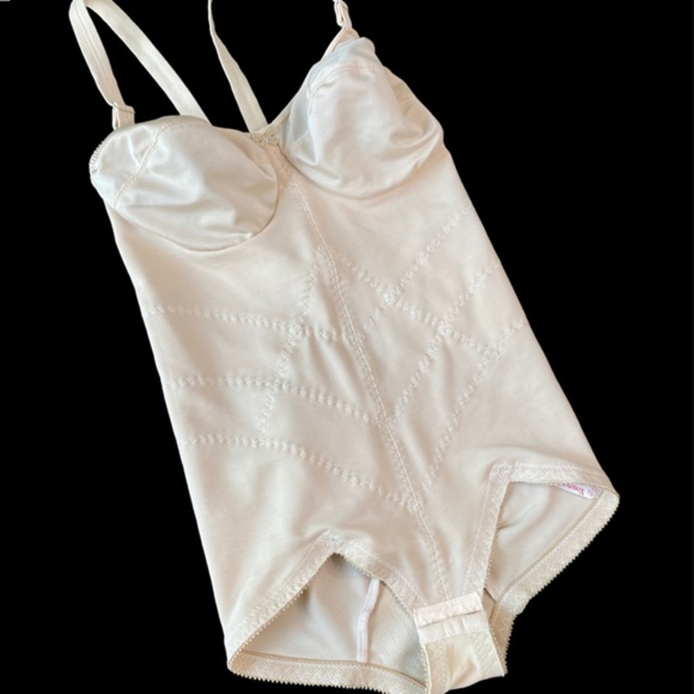 Vintage shapeware by Young smoothie size 34C‎
